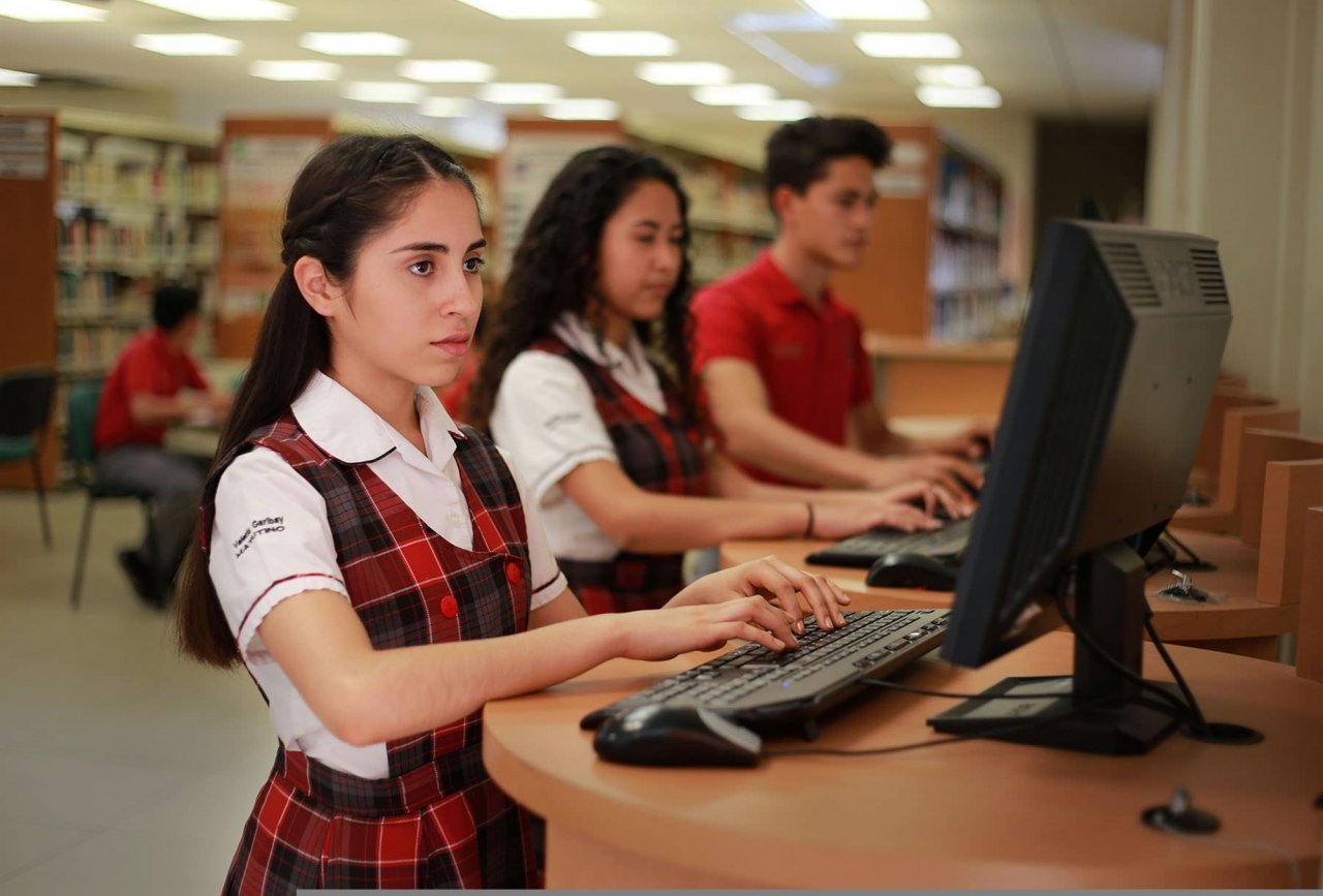 The Drawbacks of Social media on Students